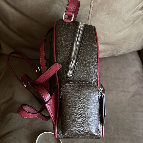 GUESS handbag/backpack/shoulder bag - Picture 2 of 14